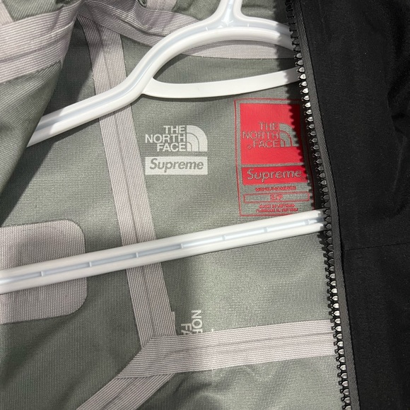 Supreme®/The North Face® Summit Series Rescue Mountain Pro Jacket. - Picture 7 of 10